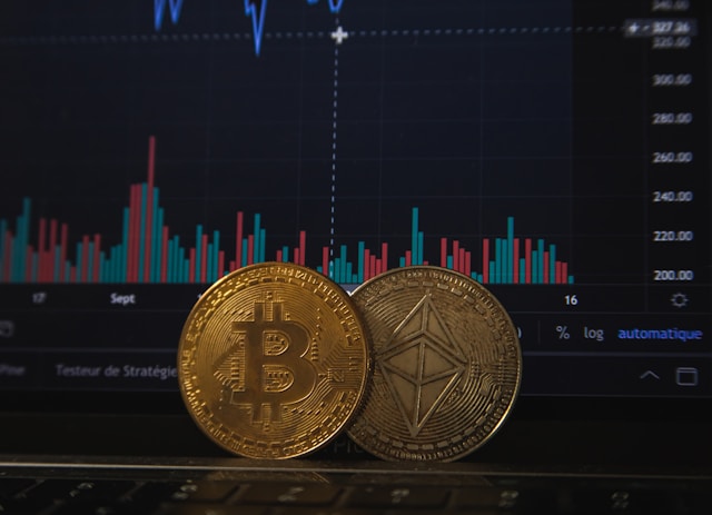 Exploring Financial Literacy and Entertainment: How Online Gaming and Digital Finance Can Coexist